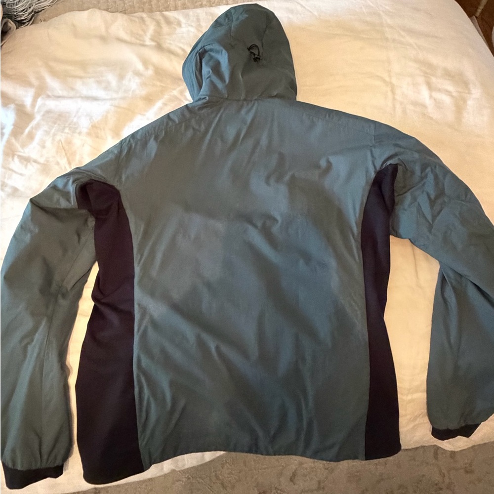 Arc’Teryx Men’s Green Atom Hoody - Picture 5 of 5